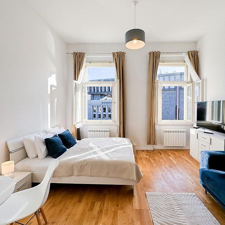 Turnkey I Wenceslas Square Apartments Прага Екстериор снимка