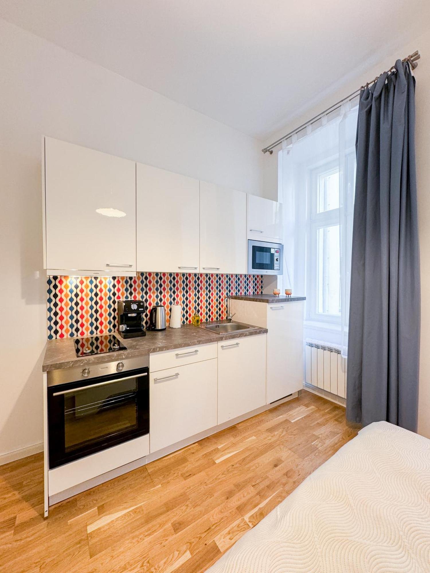 Turnkey I Wenceslas Square Apartments Прага Екстериор снимка