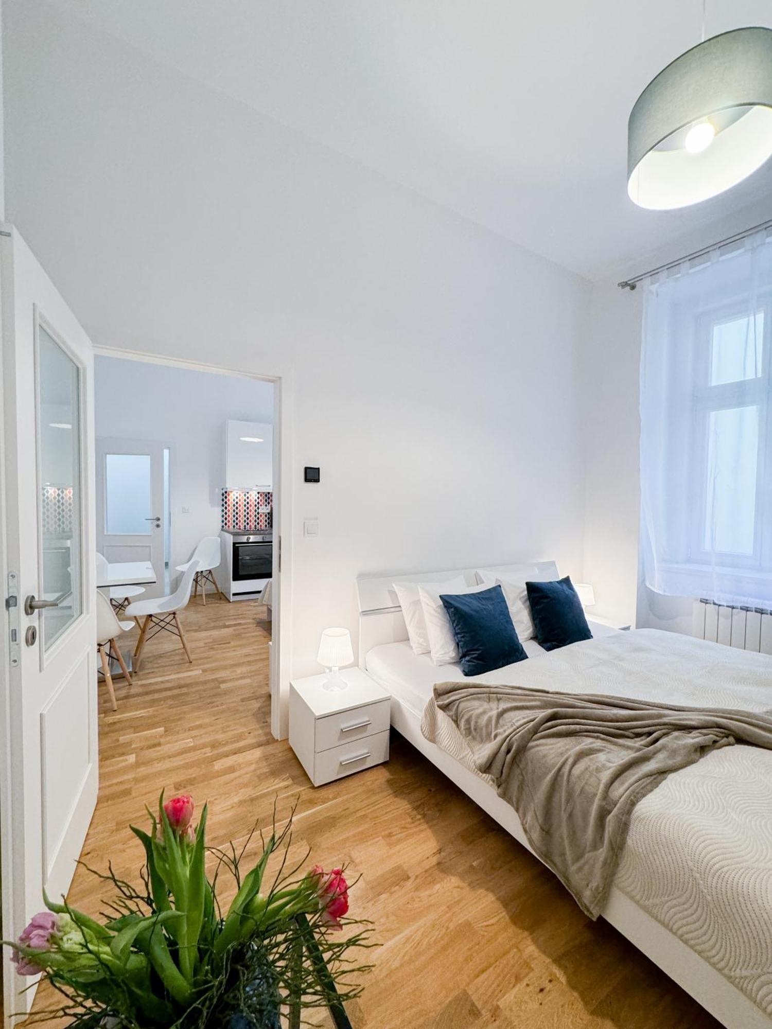 Turnkey I Wenceslas Square Apartments Прага Екстериор снимка